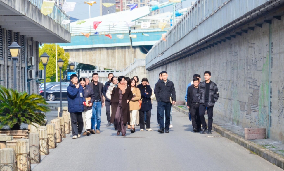 “走進(jìn)園區(qū)，共享未來(lái)”鏡湖區(qū)高層次人才服務(wù)企業(yè)雙向促進(jìn)對(duì)接交流活動(dòng)在園舉辦